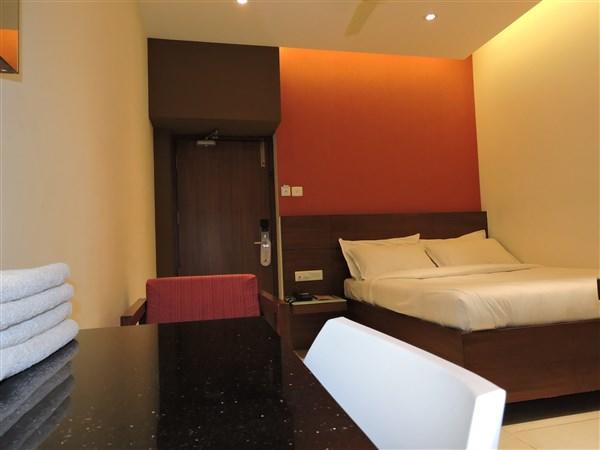 Gayathri Hotels Tiruppur Luaran gambar