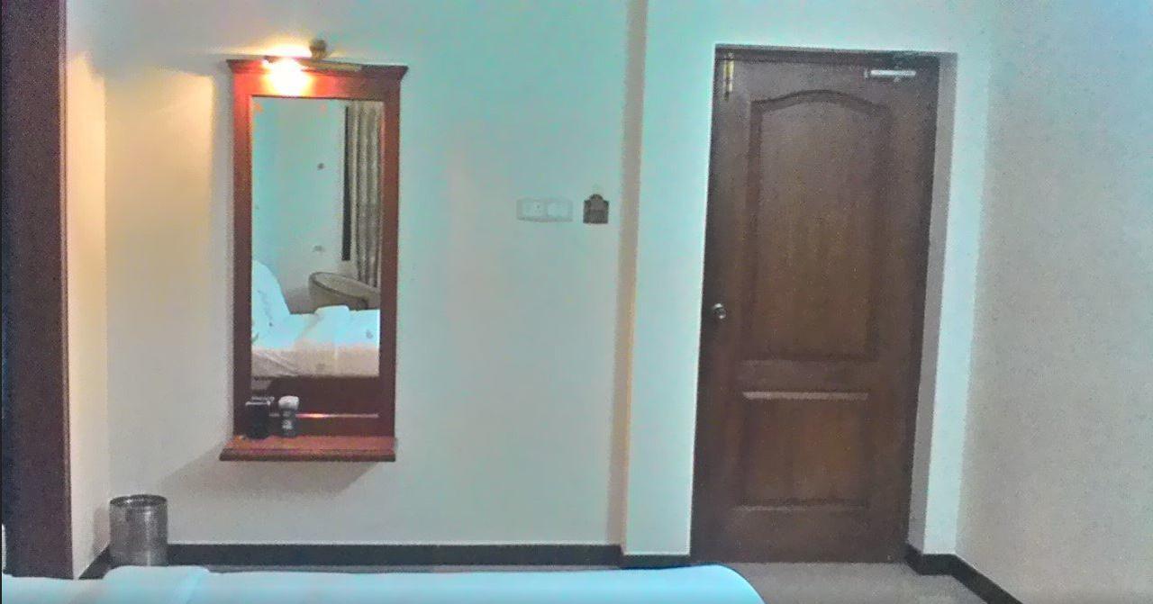 Gayathri Hotels Tiruppur Luaran gambar