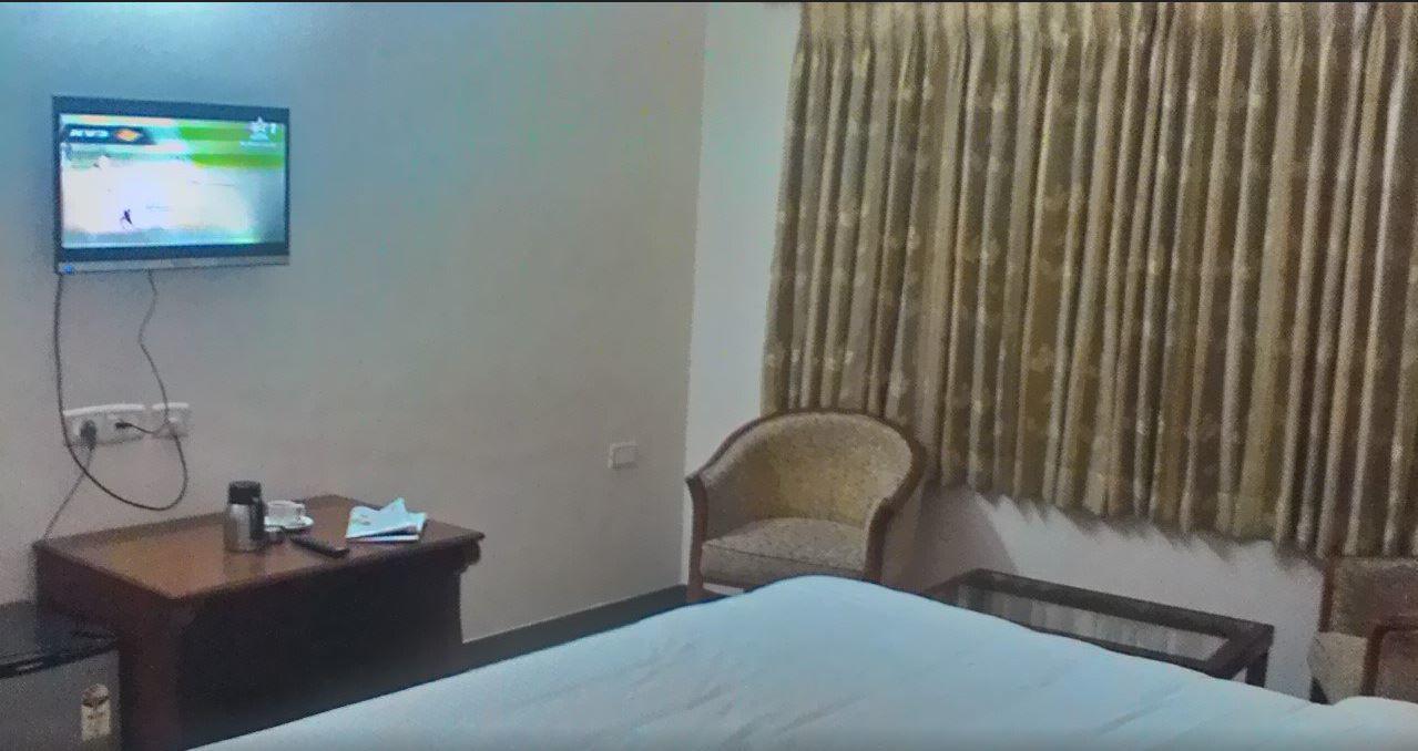 Gayathri Hotels Tiruppur Luaran gambar